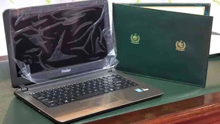 طلبہ کو لیپ ٹاپ جلد تقسیم، پروگرام  کیلئے 5 ارب 50 کروڑ جاری 
