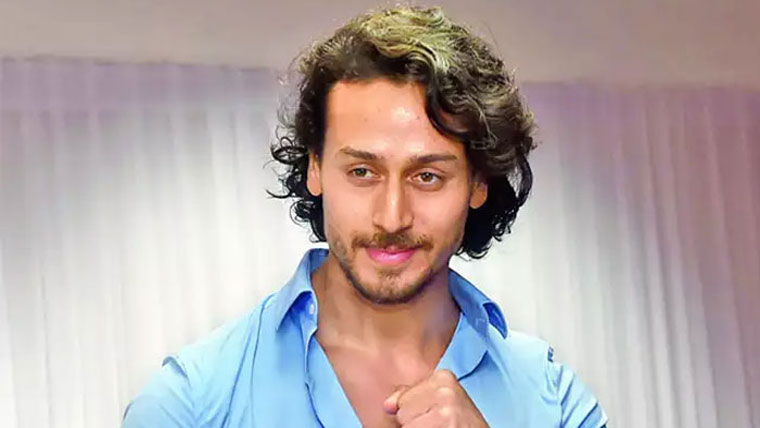 ایکشن ہیرو ٹائیگر شروف  ہوائی جہاز کے سفر سے خوفزدہ 