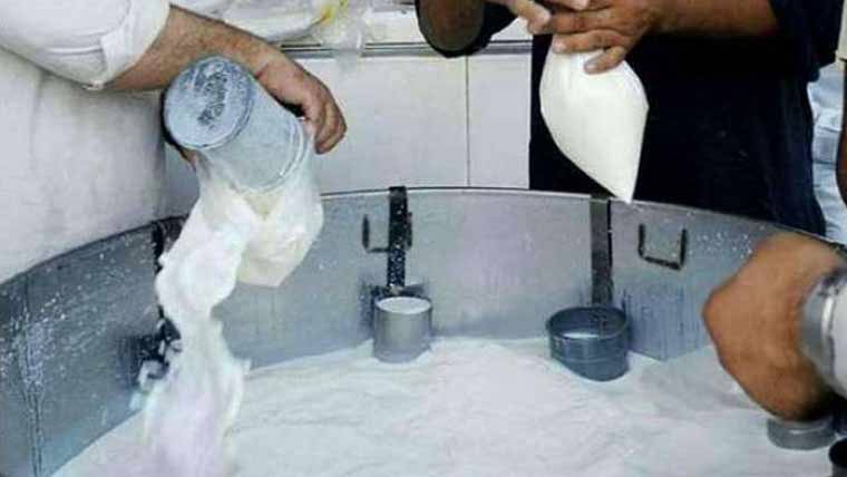 دودھ مہنگا ،نئی قیمت  240 روپے فی لٹر مقرر