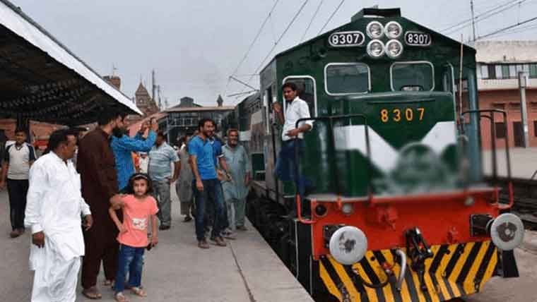 121بغیرٹکٹ ریلوے مسافروں  سے 79ہزارکرایہ، جرمانہ وصول 