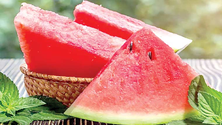 تربوز پر نمک چھڑکنے کے پیچھے چھپی ہے دلچسپ سائنس