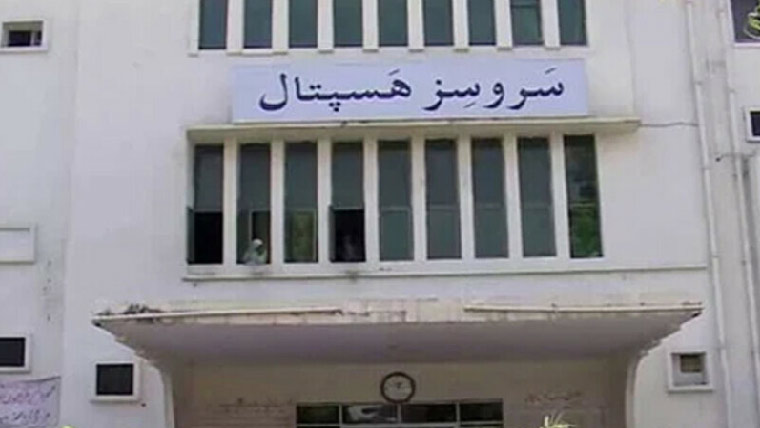 سروسز ہسپتال :موبائل فون کی روشنی میں آپریشن،ویڈیووائرل 