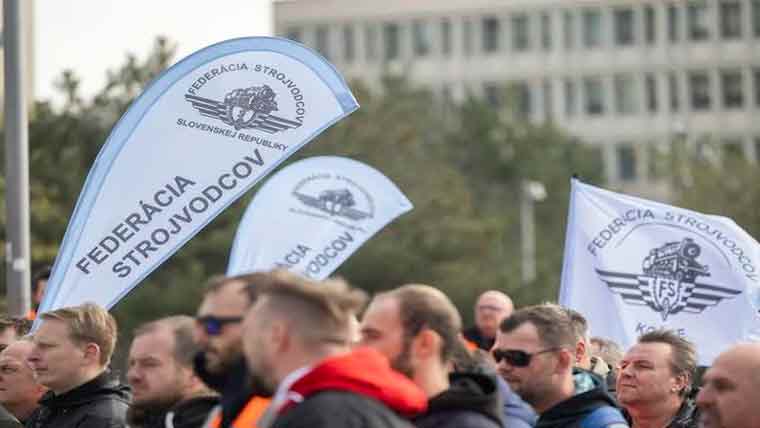 سلوواکیہ :ٹرین ڈرائیورز کا کیمروں  کی تنصیب کیخلاف احتجاج