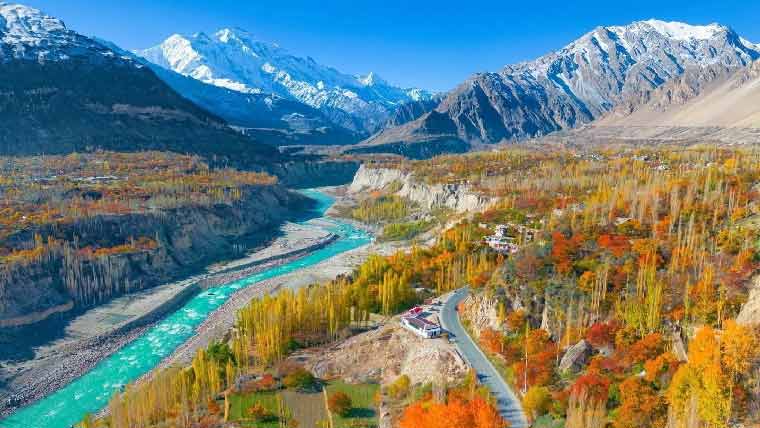 گلگت بلتستان ، وادیاں بہار کی رنگت سے سج گئیں