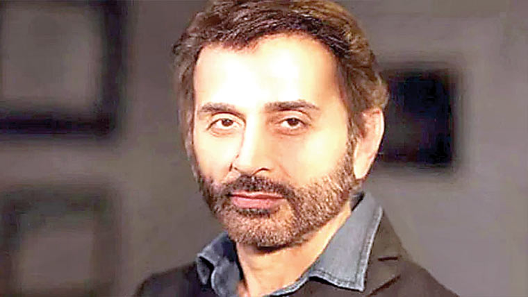 فیصل رحمٰن کا شرٹ پہنے  بغیر کچن میں ڈانس 