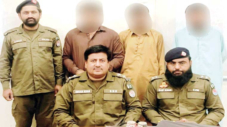 3 ملزمان گرفتار، پتنگیں  کیمکل ڈور، اسلحہ برآمد