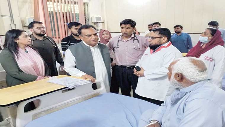 کمشنر کاڈاکٹر فیصل مسعود ٹیچنگ ہسپتال سرگودھا کا دورہ 
