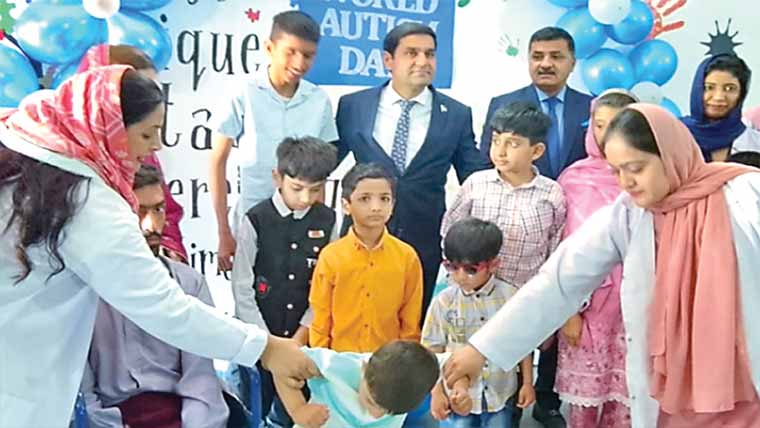  ڈپٹی کمشنر کا آٹزم سنٹر دورہ‘بچوں کی فلاح و بہبود پر زور