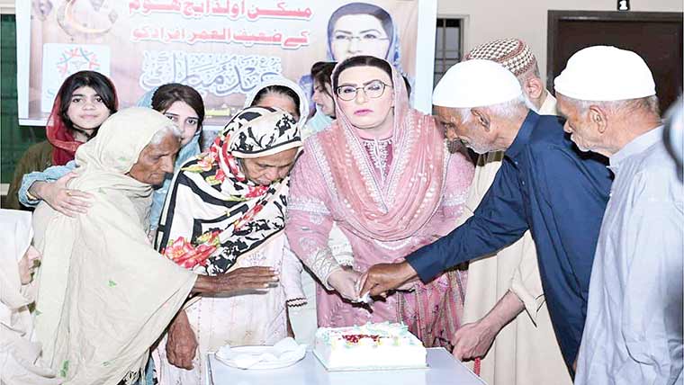  بے سہارا افراد کو اپنی خوشیوں میں شامل کریں:فردوس عاشق