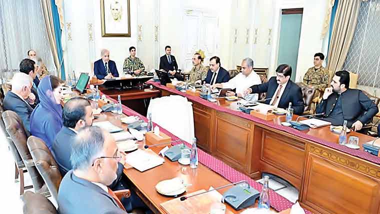  پٹرول 137.23، ڈیزل 184.49 روپے لٹر مہنگا : موٹر سائیکل سواروں کو ہر ماہ 20 لٹر تک 100 روپے فی لٹر سستا پٹرول دیا جائیگا : وزیر خزانہ 