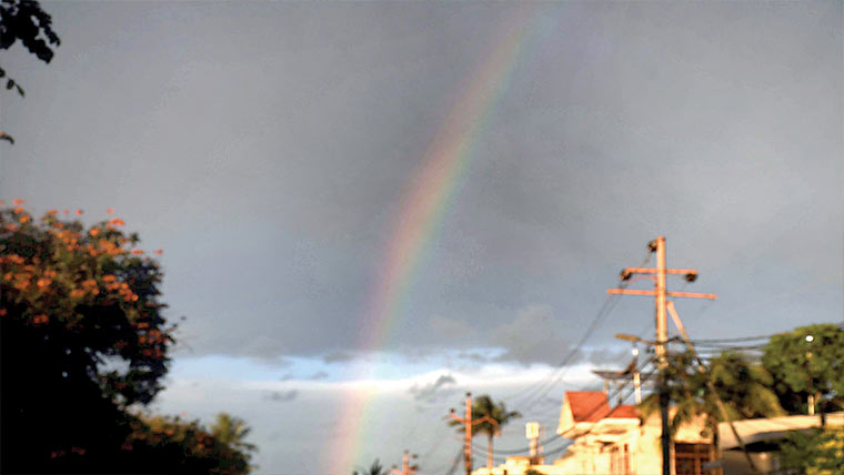 کراچی:طوفانی بارش کے بعد  آسمان پر نایاب میماٹس کلاؤڈز  قوس قزح کے دل فریب مناظر