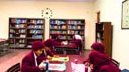 حافظ آباد: دانش سکول کی سینکڑوں طالبات سرکاری کتب سے محروم