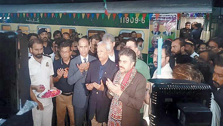 سکھر ایکسپریس میں جدید ریفربشڈ کوچز کی شمولیت