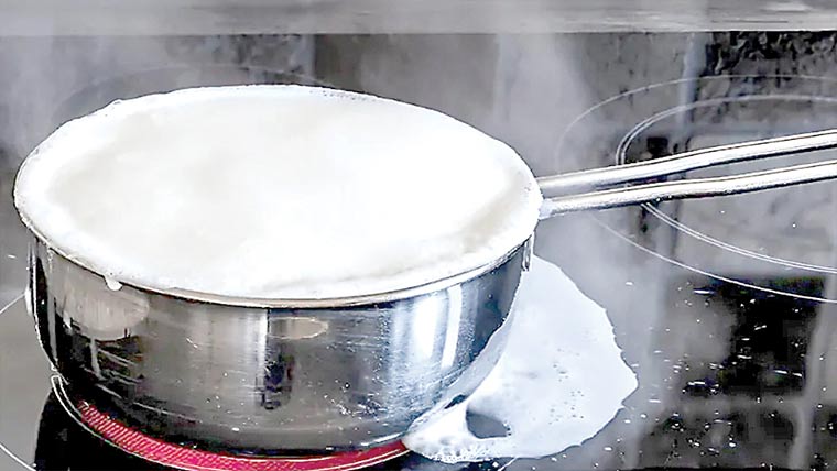 گرمی میں دودھ جلد پھٹ جاتا ہے ،بچاؤ کے آسان طریقے 