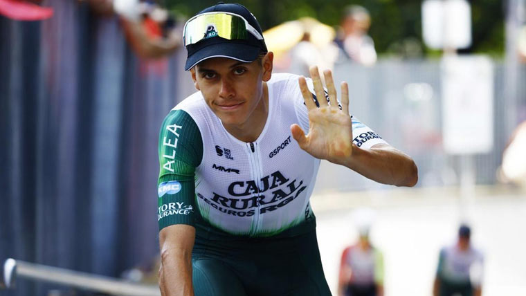 ہسپانوی سائیکلسٹ جامے گاڑی  سے تصادم کے بعد شدید زخمی 