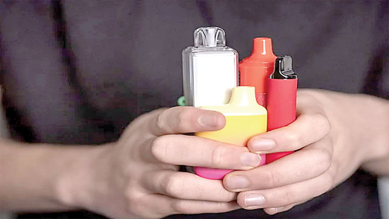 ویپنگ کے استعمال سے پھیپھڑوں اور منہ کے کینسر کا خطرہ