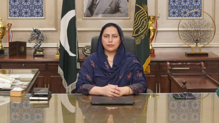 ڈی سی خانیوال کامریم نواز ہیلتھ کلینک میں سہولتوں کا جائزہ