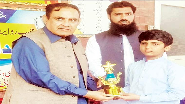 گورنمنٹ اے آئی ماڈل ہائی سکول  بھیرہ میں طلبہ میں تقسیم انعامات تقریب 