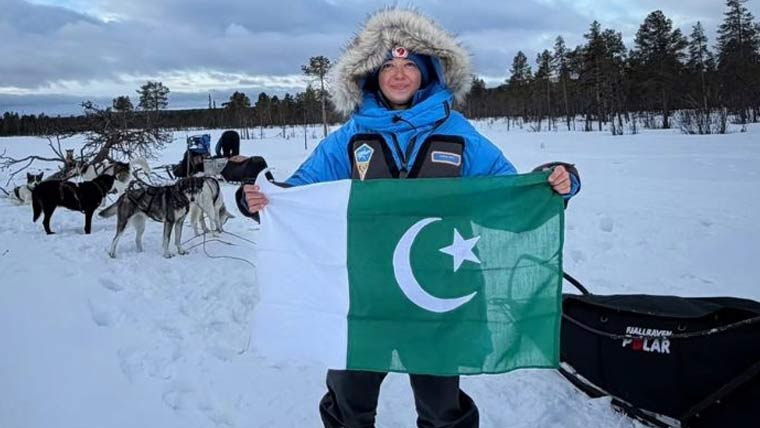 ثمر خان آرکٹک مہم مکمل کرنیوالی پہلی پاکستانی ایتھلیٹ بن گئیں