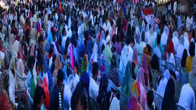 بے قابو ڈالہ ایسٹرکے جلوس  میں جا گھسا ،20افراد زخمی 