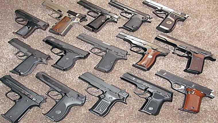 متعدد افراد سے اسلحہ برآمد