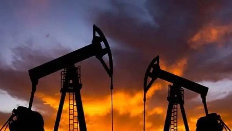 تیل کی قیمتوں میں اتار  چڑھاؤ: پہلے اضافہ، پھر کمی