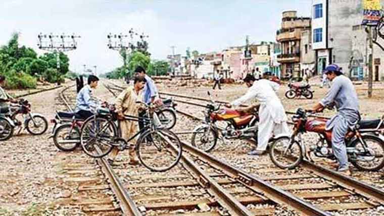 بغیر پھاٹک ریلوے کرسنگز کی ری ماڈلنگ کا منصوبہ پیسے نہ ہونے کے باعث شروع نہ ہوسکا