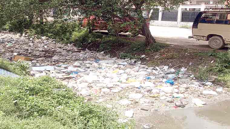 علی پورچٹھہ:3 سال سے زیر تعمیر سیم نالہ تعطل کا شکار