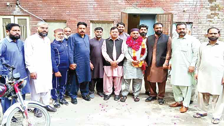 میونسپل کمیٹی وزیرآباد کے ملازم علی  رضا عمرہ کرکے وطن واپس پہنچ گئے