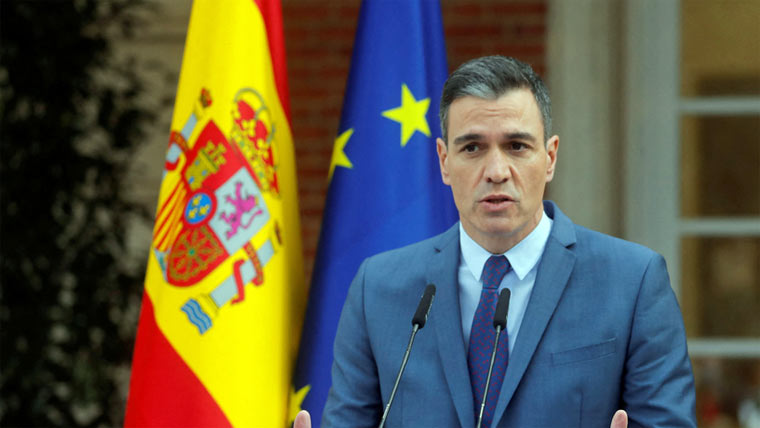  آگ لگا کر پانی کی بالٹی  لانے والوں کی تعریف نہیں  کرنی چاہیے :ہسپانوی وزیرِ اعظم 