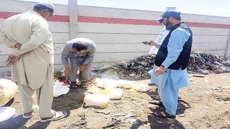 تقریبا 1 من کے قریب ملاوٹی  دیسی گھی کو تلف کردیا گیا