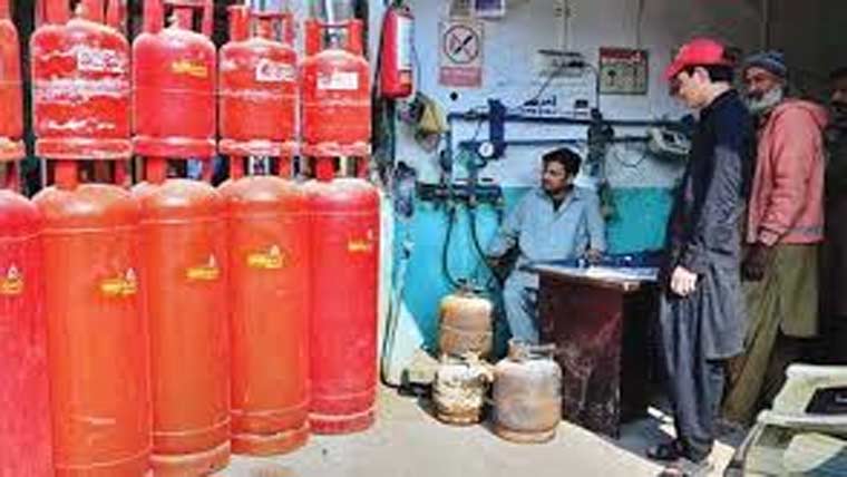 اوگرا ریٹ نظر انداز،ایل پی جی  480  روپے کلو تک فروخت