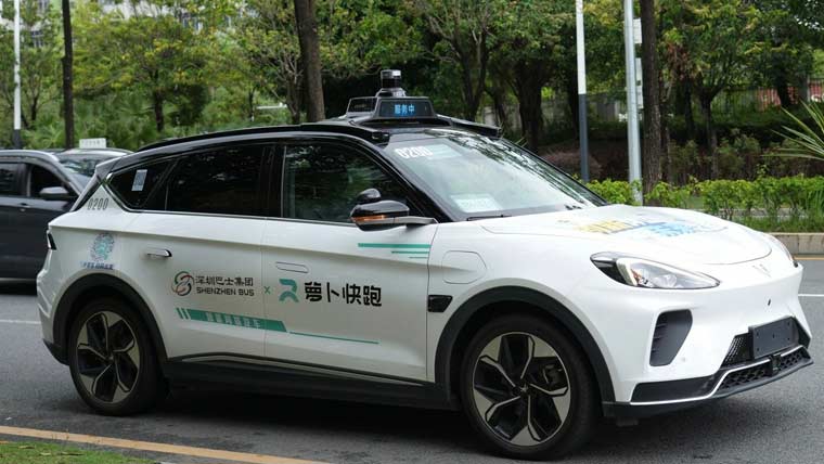 چین،100 خود کار ٹیکسیاں اچانک بند، مسافر پھنس گئے