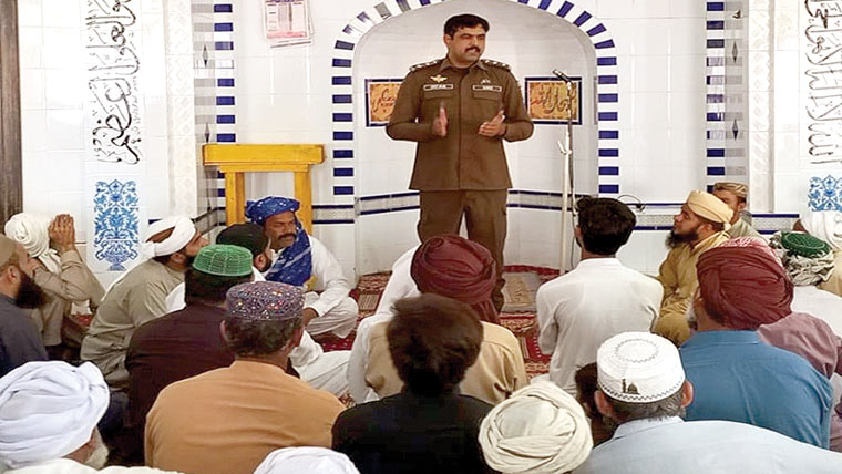 پولیس افسروں کی مساجد میں  کھلی کچہری ،عوامی مسائل سنے