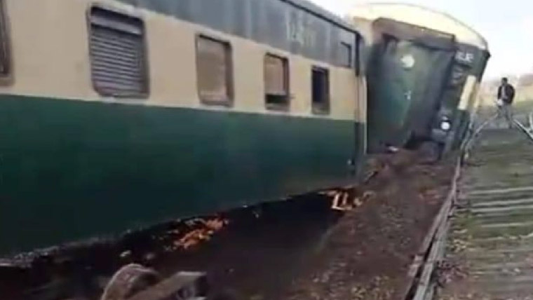  شیخوپورہ :شالیمار ایکسپریس کی  4 بوگیاں پٹڑی سے اتر گئیں 