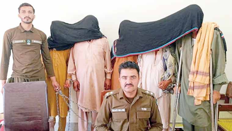 واں بھچراں پولیس کا کریک ڈاؤن 5 جواری اور 2 لکڑی چور گرفتار