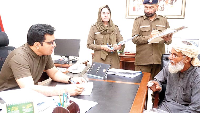 ڈی پی او آفس میں کھلی کچہری‘ شہریوں کے مسائل فوری حل