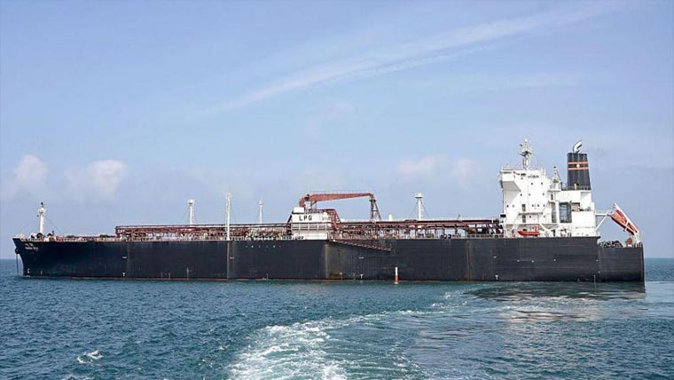 خام تیل سے بھرے چین کے  2 ٹینکر آبنائے ہرمز سے گزرگئے 