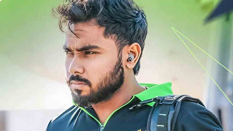 لاہور قلندرز کے وکٹ کیپر بیٹر  پرویز حسین پی ایس ایل سے باہر