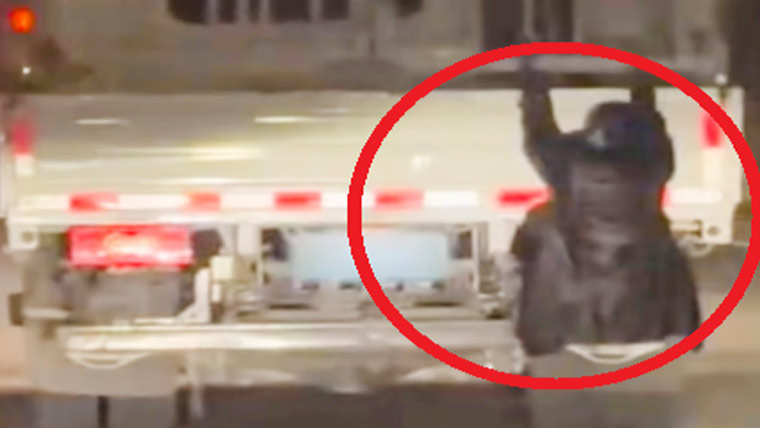  شوہر کو رنگے ہاتھوں پکڑنے کیلئے بیوی ٹرک پر لٹک گئی