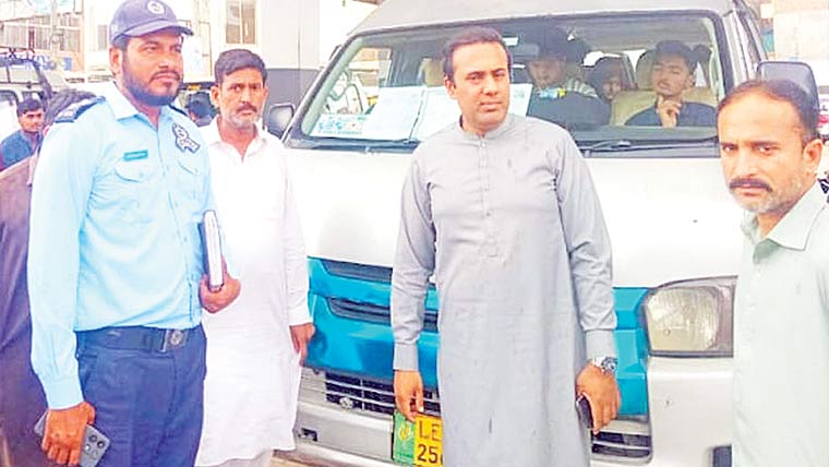  زائد کرایہ ، فٹنس سرٹیفکیٹ نہ ہونے پر گاڑیوں کو جرمانے 