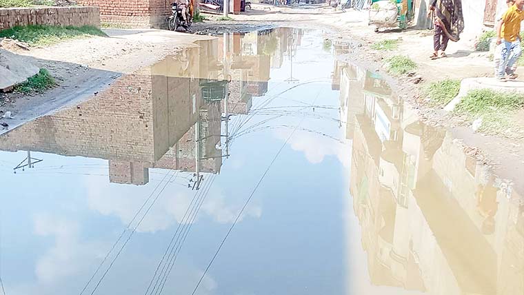 ٹوٹی سڑکیںناقص سیوریج: ماڈل غلہ منڈی تک رسائی محال