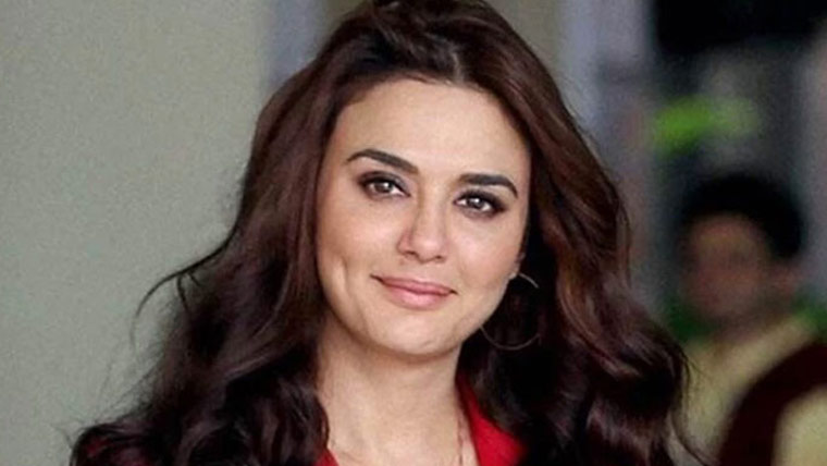 پریتی زنٹا کا اپنے کیریئر کے  پہلے فوٹو شوٹ پر دلچسپ تبصرہ