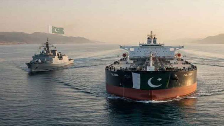 ٹرمپ کی دھمکیوں کے بعد تناؤ  کے باوجود2پاکستانی جہازوں  نے آبنائے ہرمز عبور کرلی