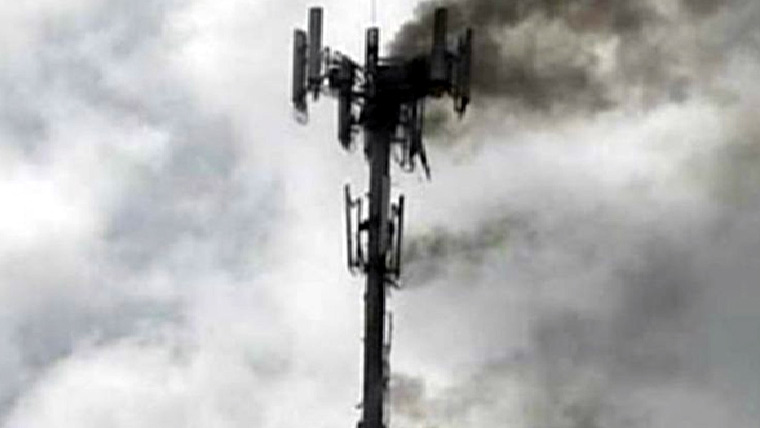 بلوچستان :نامعلوم افراد نے موبائل ٹاور  کو آگ لگادی ،مشینری تباہ،سگنل معطل