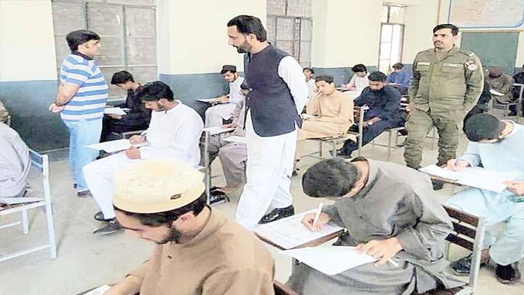 اے سی کھاریاں کا گورنمنٹ ہائر سیکنڈری سکول گلیانہ میں امتحانی مرکز کا دورہ 