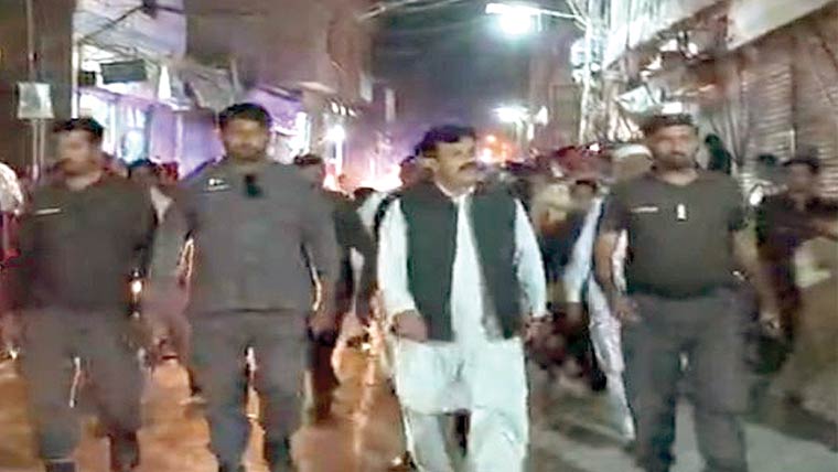  سمارٹ لاک ڈاؤن کی  خلاف ورزی پر متعدد دکانیں سیل