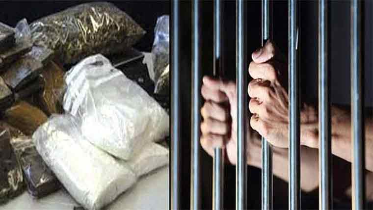  منشیات فروش چرس فروخت  کرتے ہوئے رنگے ہاتھوں گرفتار 