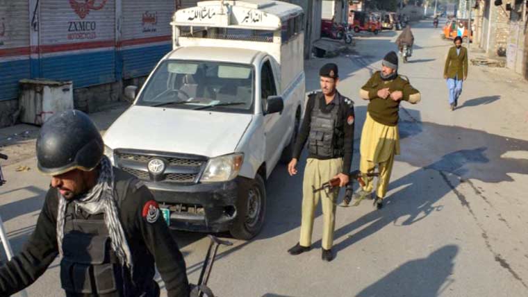 دیامر، ہنگو : پولیس پر فائزنگ، 4 اہلکار شہید، ڈی ایس پی سمیت 7 زخمی 