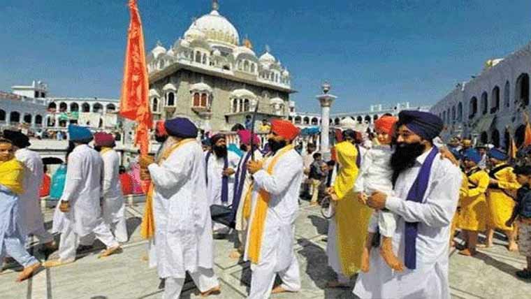 بیساکھی:سکھ یاتری گور و دوارہ سری  پنجہ صاحب حسن ابدال پہنچ گئے